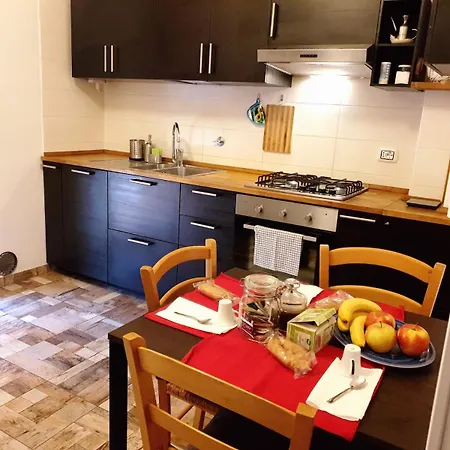 Apartamento Cozy House Near Train Station, Walking Distance From Old Town And Exhibition Centre