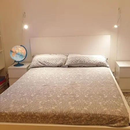 Cozy House Near Train Station, Walking Distance From Old Town And Exhibition Centre