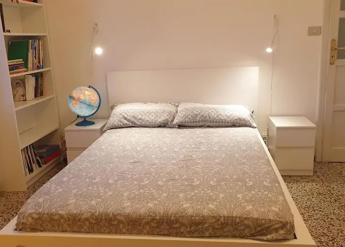 Cozy House Near Train Station, Walking Distance From Old Town And Exhibition Centre