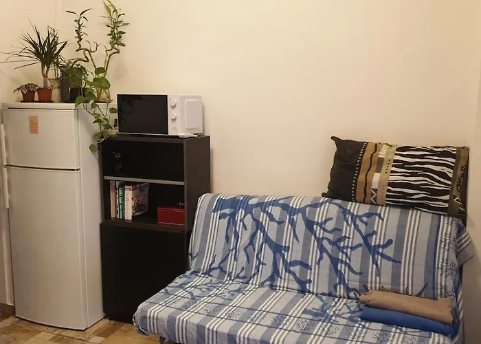 Cozy House Near Train Station, Walking Distance From Old Town And Exhibition Centre *