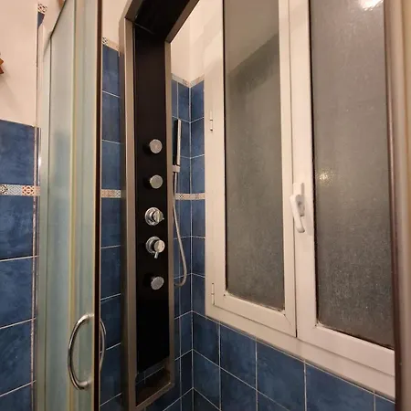 Cozy House Near Train Station, Walking Distance From Old Town And Exhibition Centre *