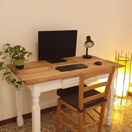 Lägenhet Cozy House Near Train Station, Walking Distance From Old Town And Exhibition Centre Bologna